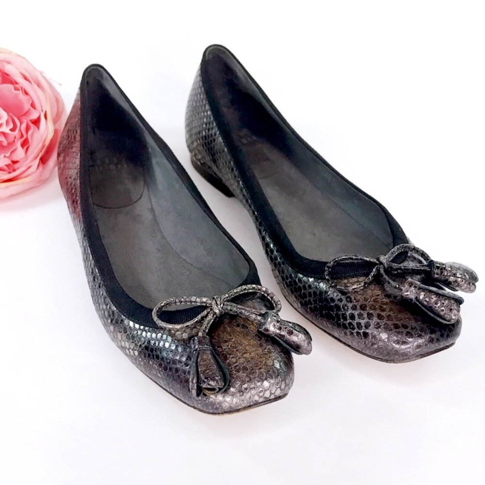 Stuart Weitzman Bronze Tulip Bow Snake Embossed Flat Size 7